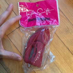 Taylor Swift Pink Sound Amplifier